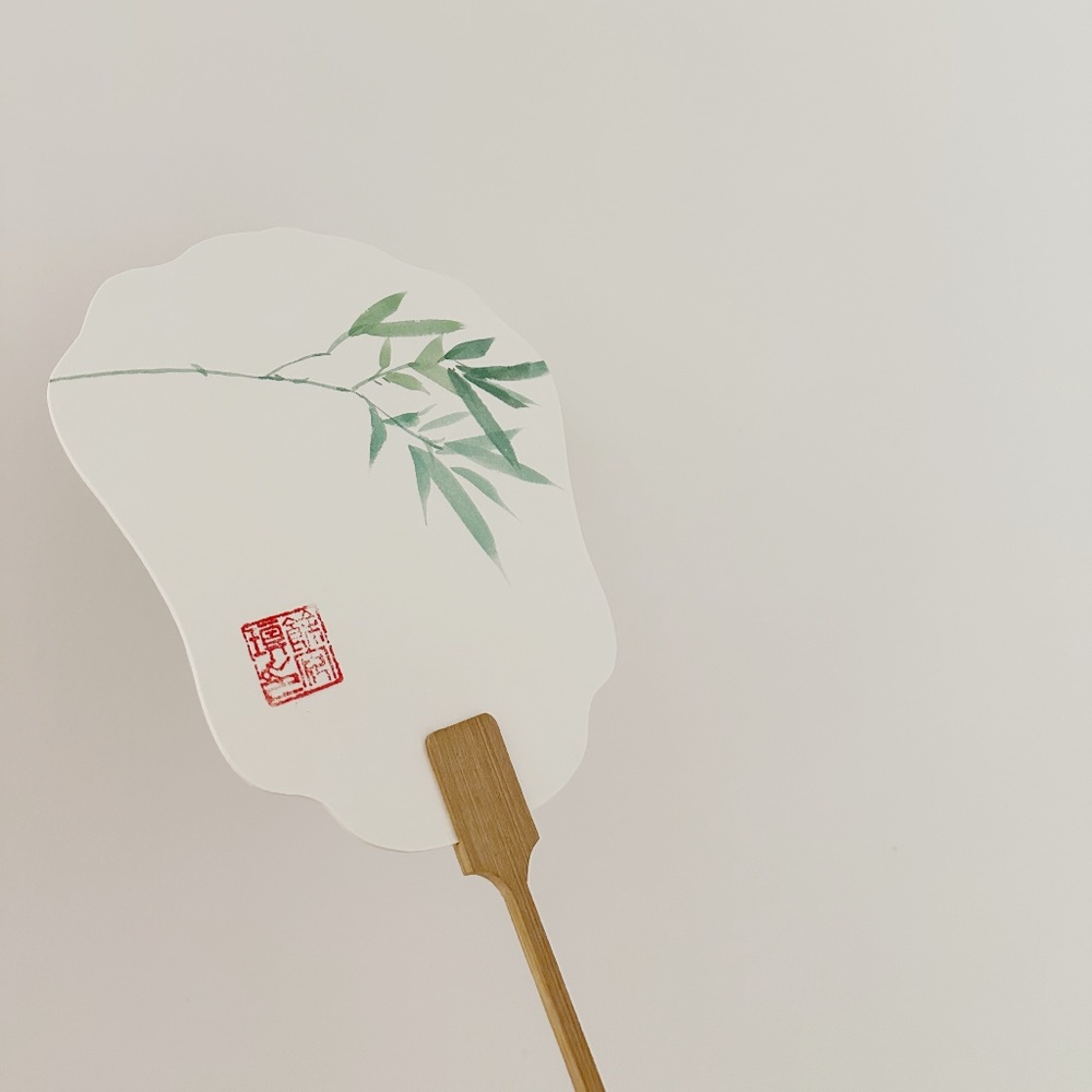Hand painted chinese bamboo fan with wooden handle 🪭